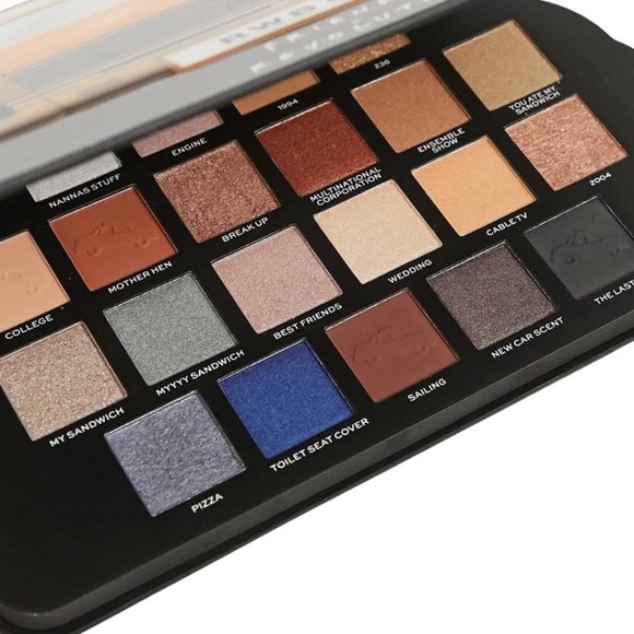 Friends x Revolution Take A Drive Eye Shadow Palette - Picture 2 of 5